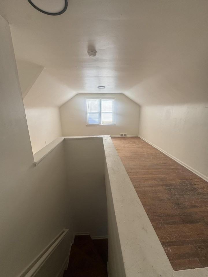 18955 Hamburg St - Photo 7 of 8