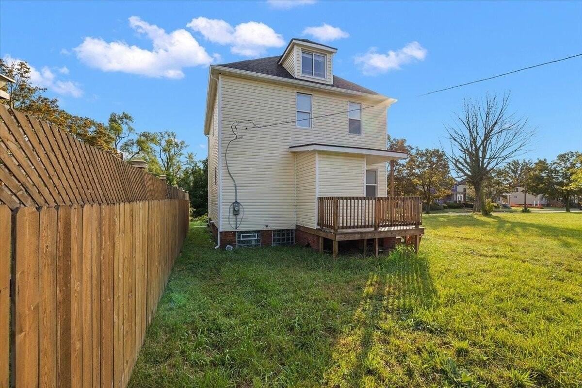 3473 Townsend St - Photo 4 of 23