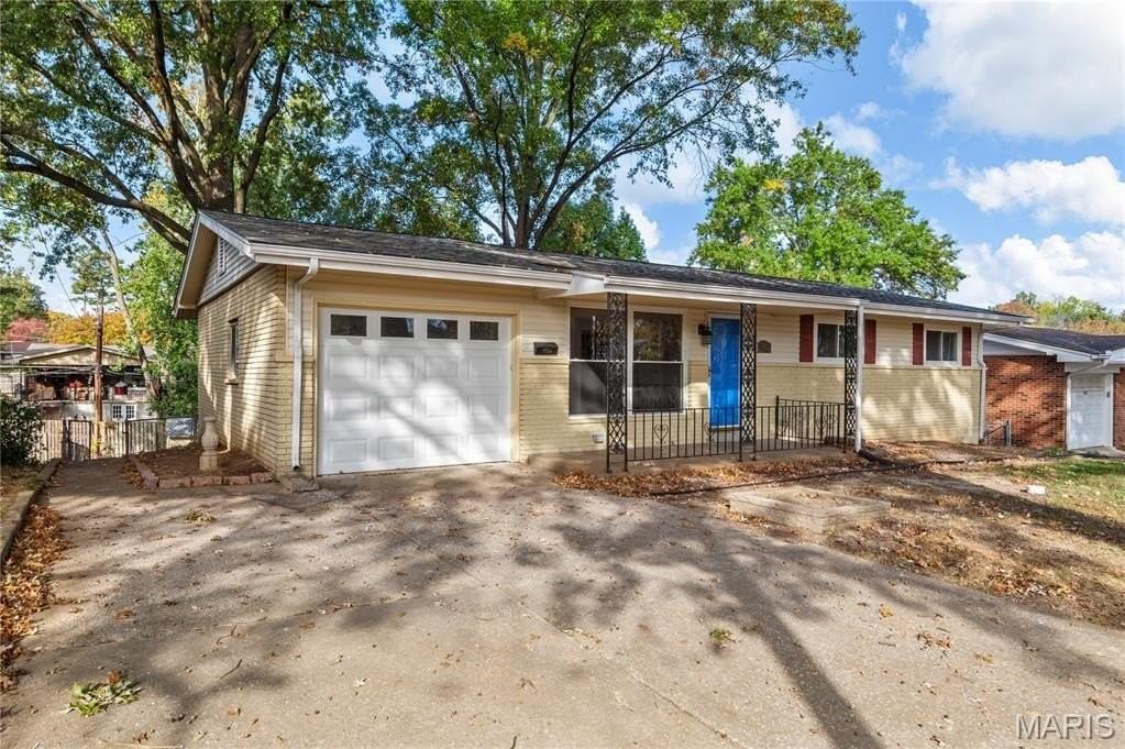 2437 Pinehurst Dr - Photo 2 of 39