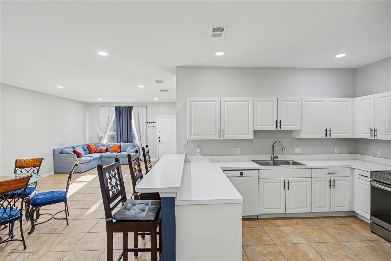 3158 Sun Lake Ct #A - Photo 4 of 21