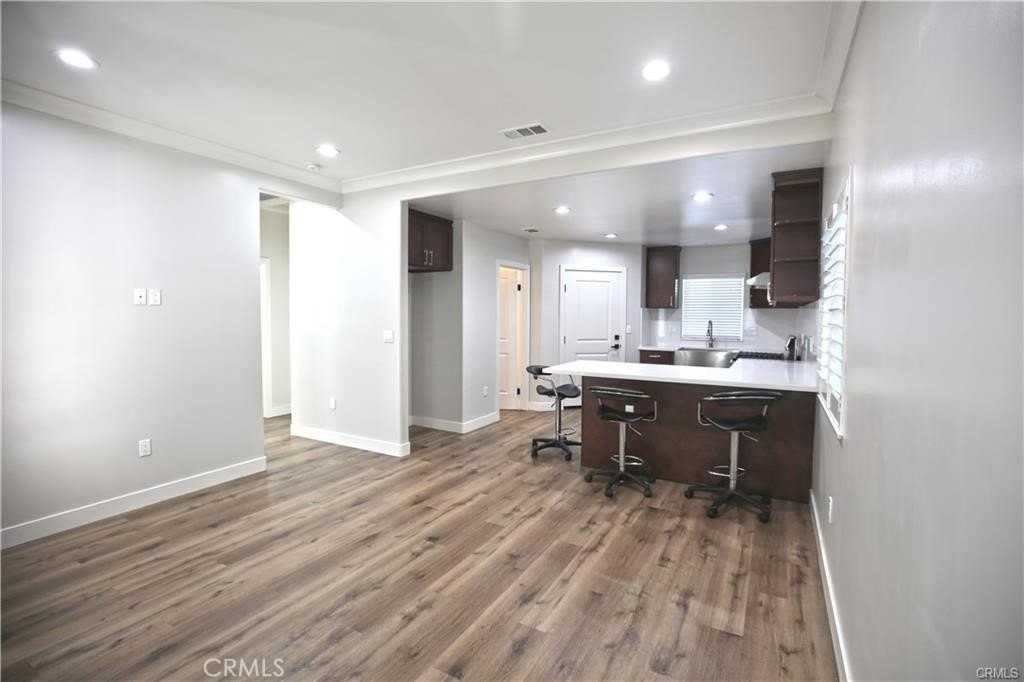 3235 Charlotte Ave - Photo 2 of 9