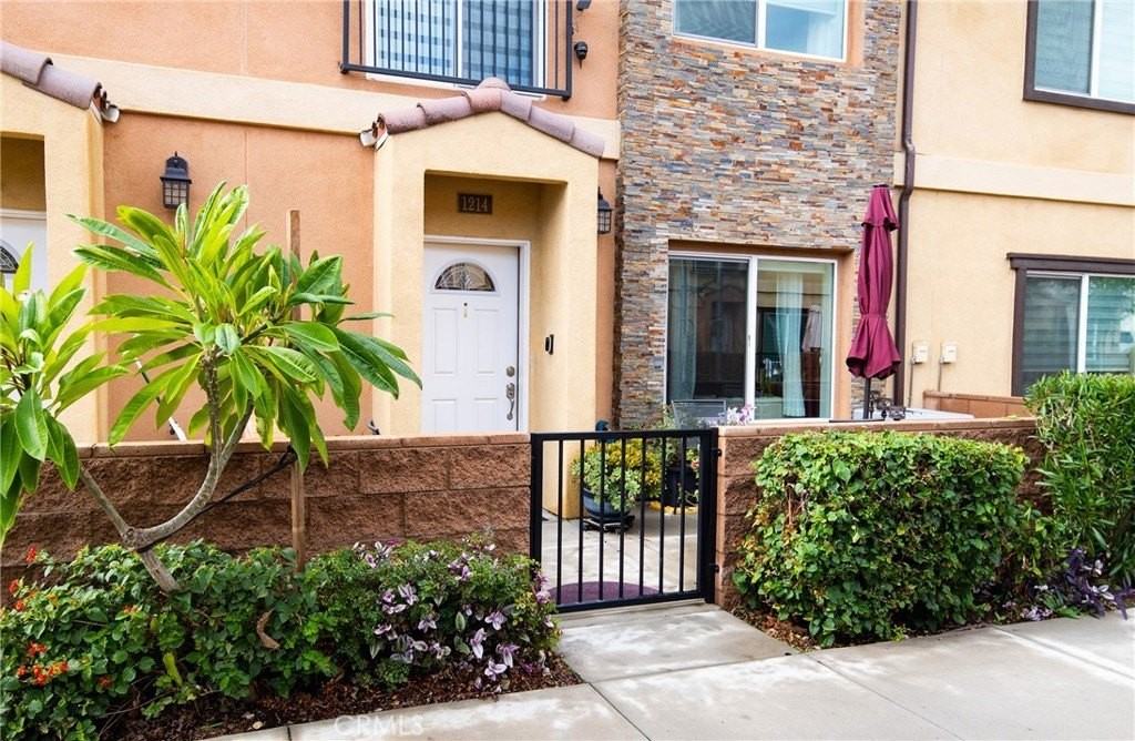 16425 Arrow Blvd - Photo 3 of 32