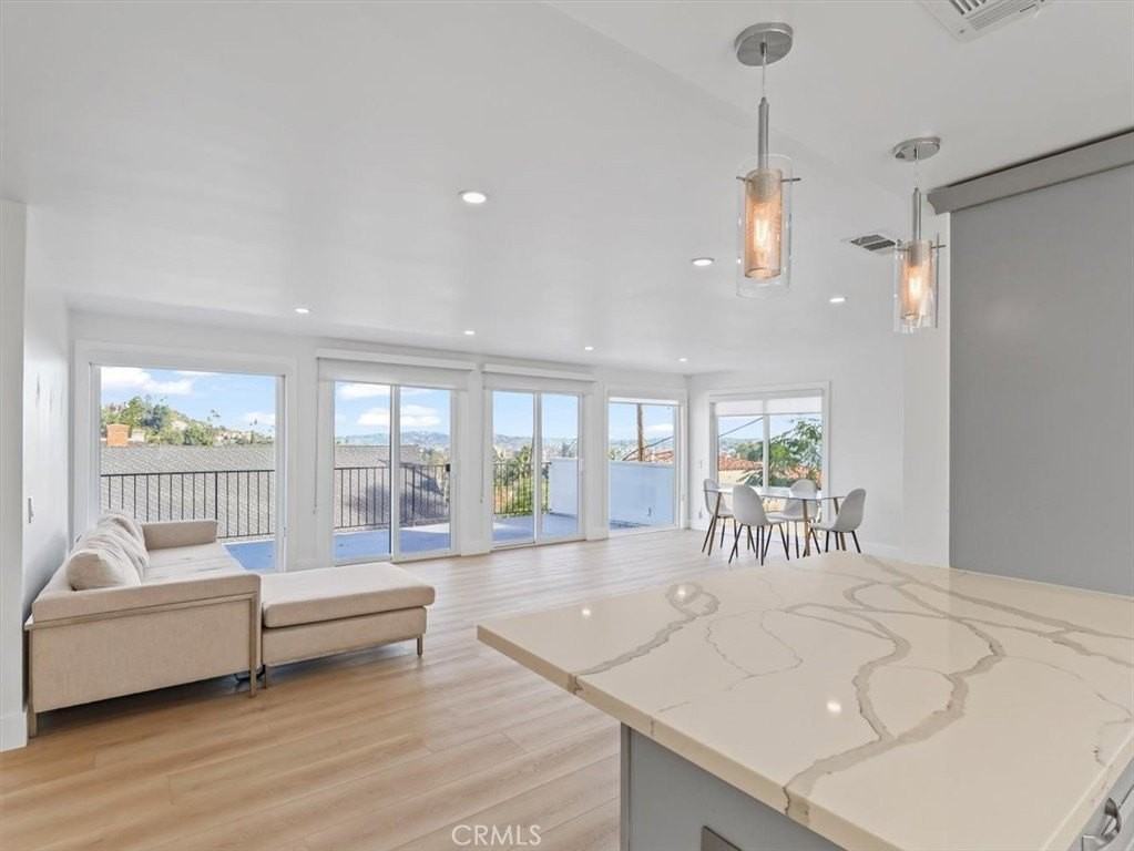 4749 Bonvue Ave - Photo 7 of 43