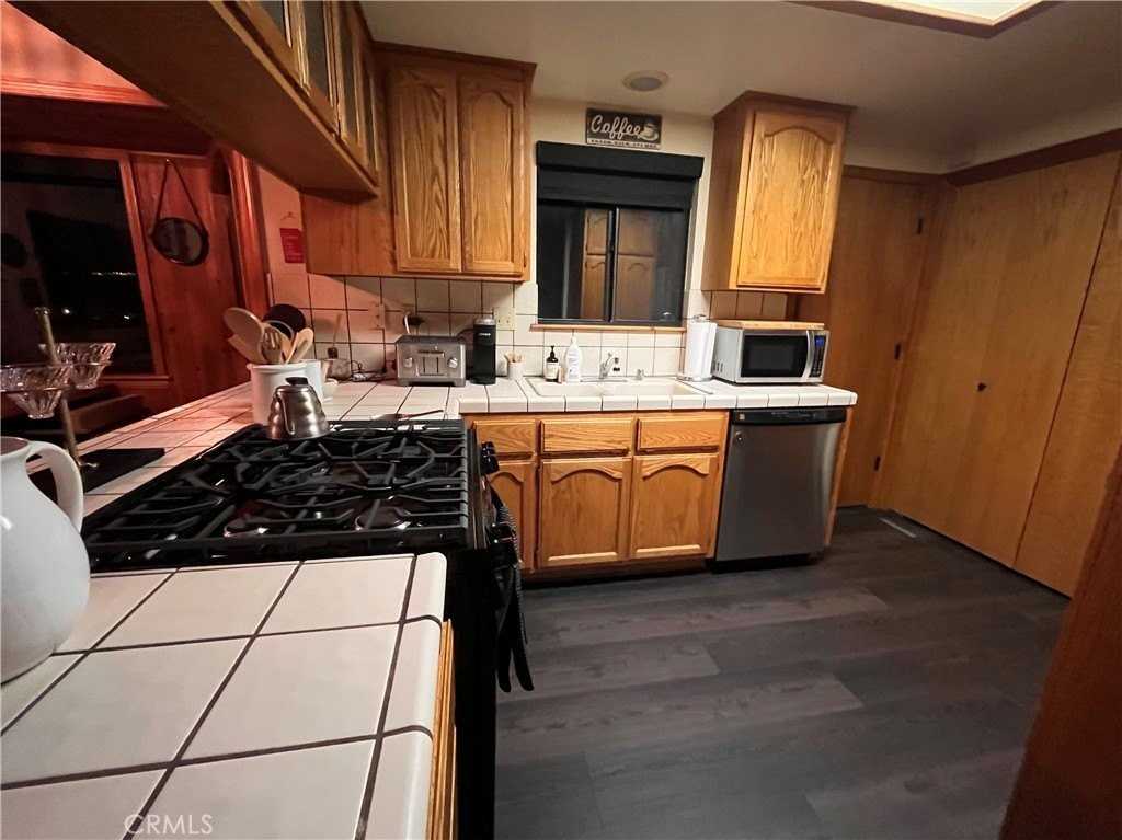 145 Pinon Pl - Photo 7 of 38