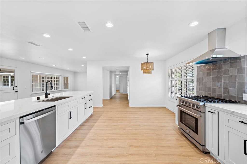 12392 Country Ln - Photo 4 of 30