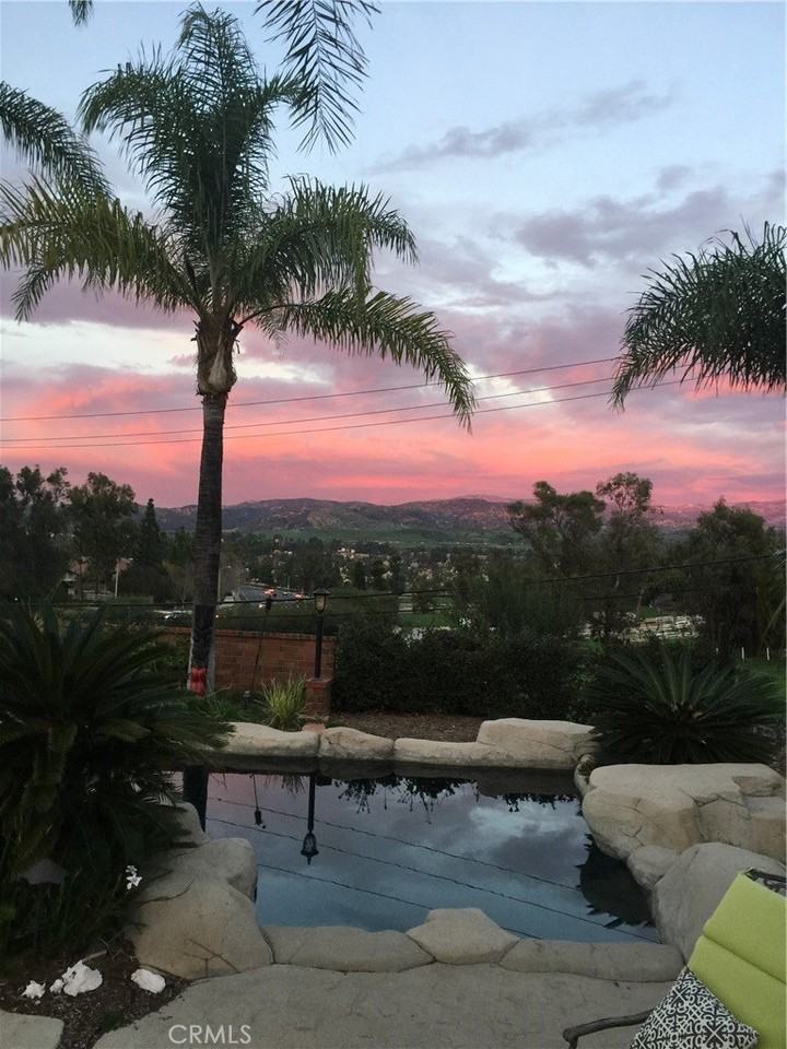 10071 Highcliff Dr - Photo 2 of 50