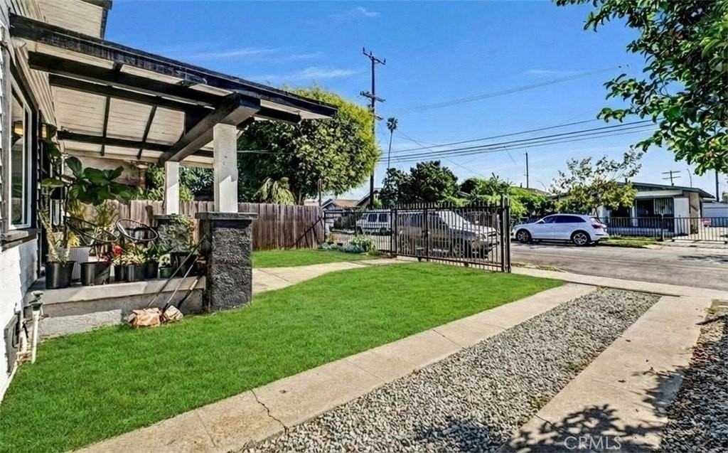 235 W 58th St - Photo 2 of 20