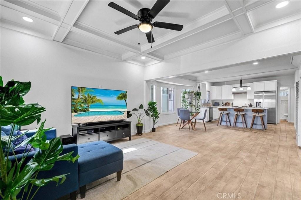 235 W 58th St - Photo 4 of 20