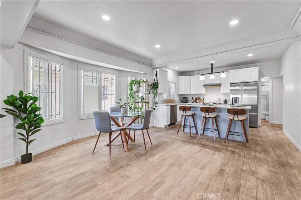 235 W 58th St - Photo 5 of 20