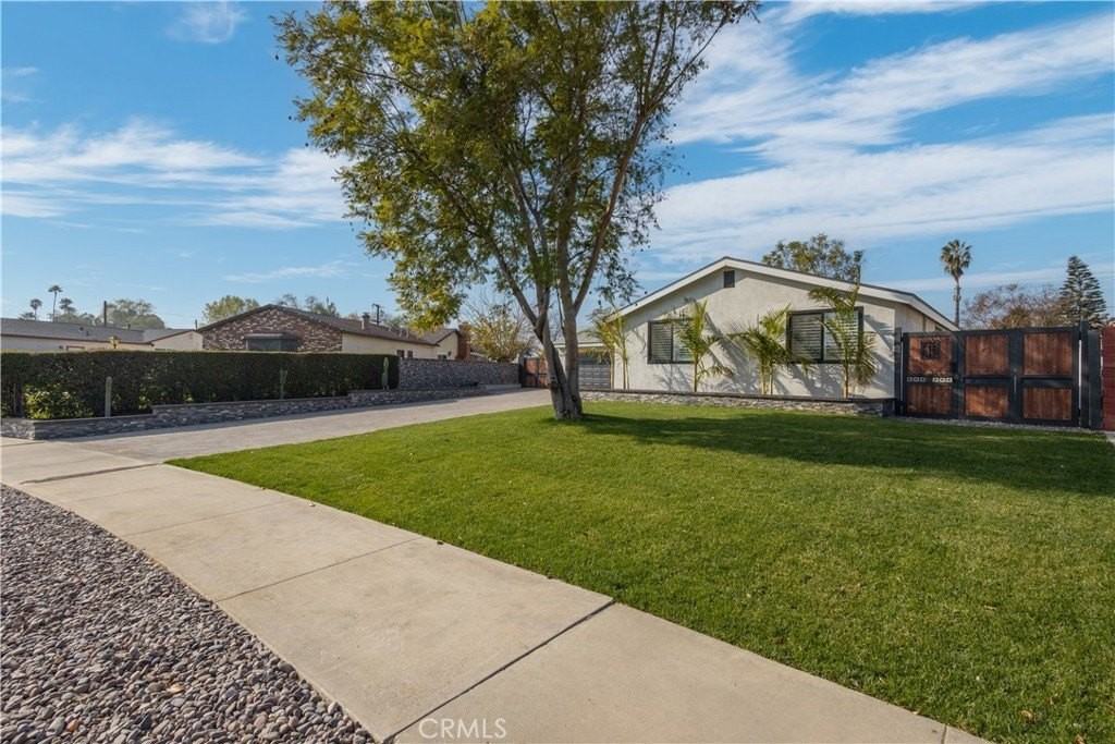 8935 Patrero St - Photo 2 of 16