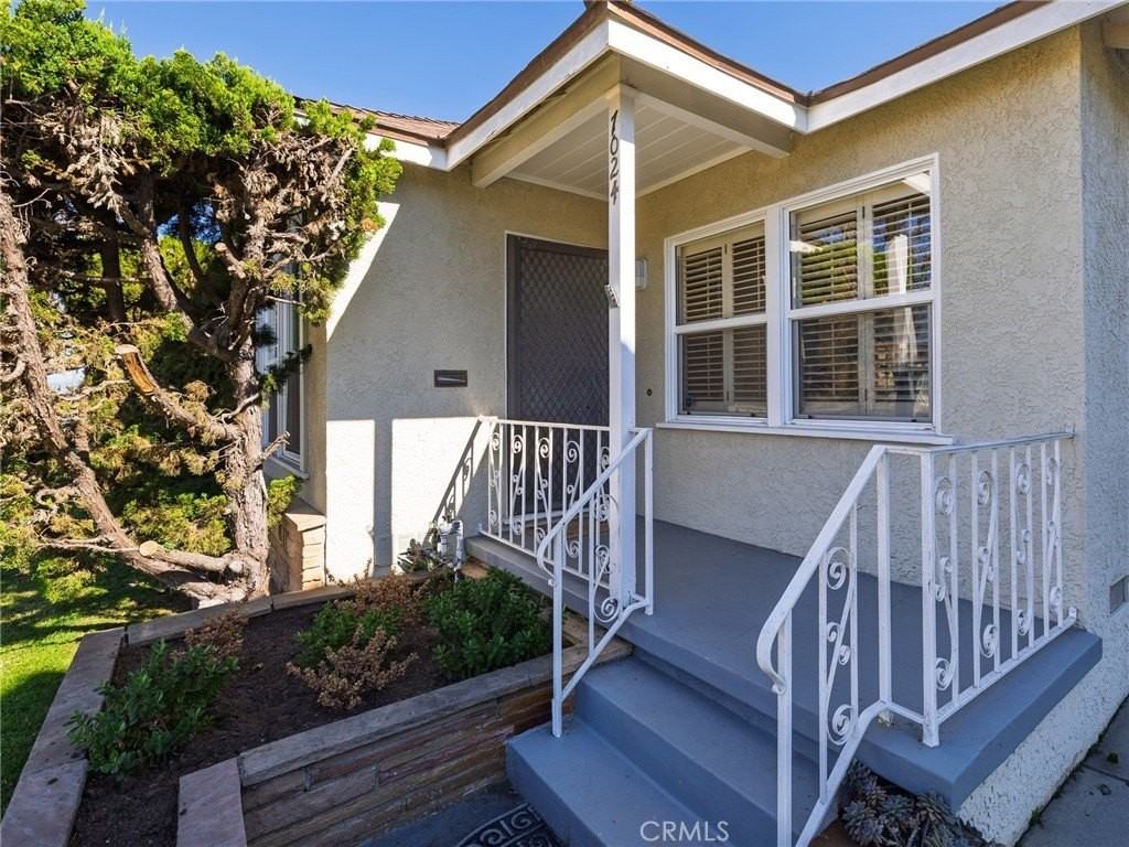 7024 Alverstone Ave - Photo 3 of 37