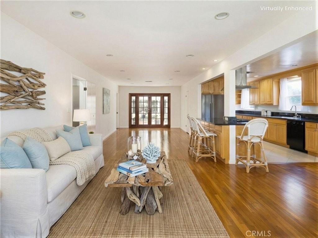 7024 Alverstone Ave - Photo 4 of 37