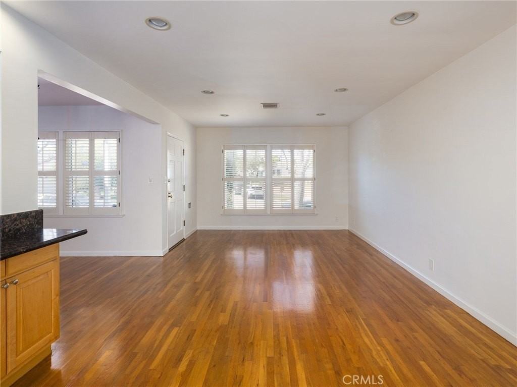 7024 Alverstone Ave - Photo 7 of 37