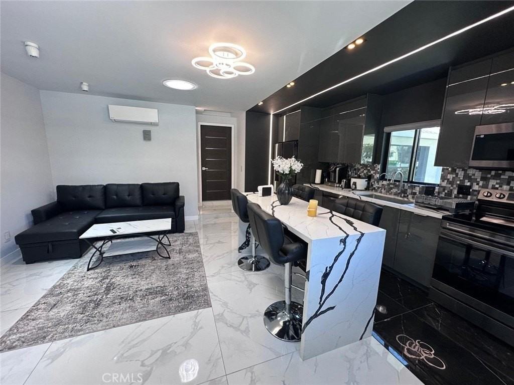 12838 Kling 1/2 - Photo 2 of 9