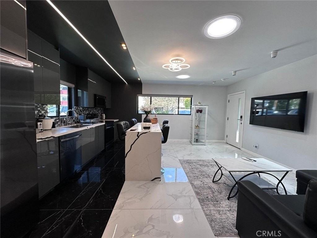 12838 Kling 1/2 - Photo 3 of 9