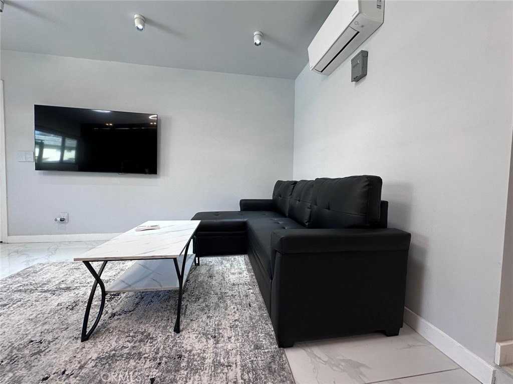 12838 Kling 1/2 - Photo 4 of 9