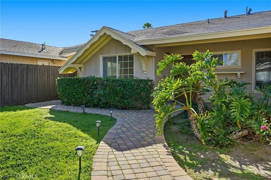 24000 Archwood St - Photo 4 of 50