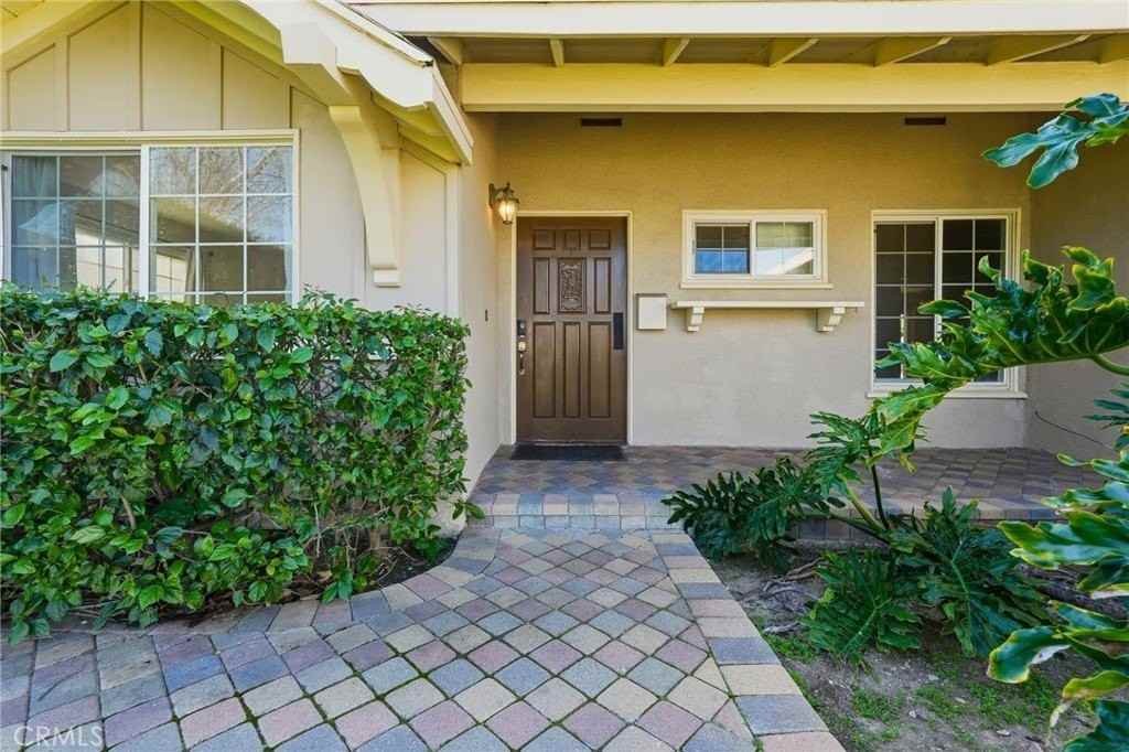 24000 Archwood St - Photo 5 of 50