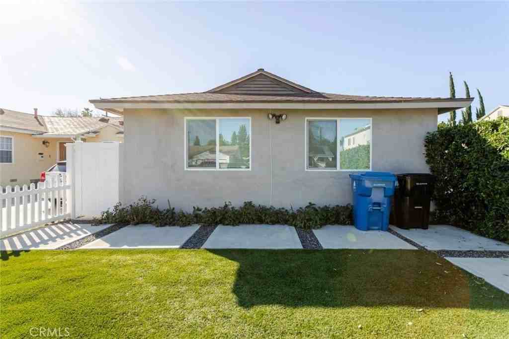 7027 Keokuk Ave - Photo 3 of 18