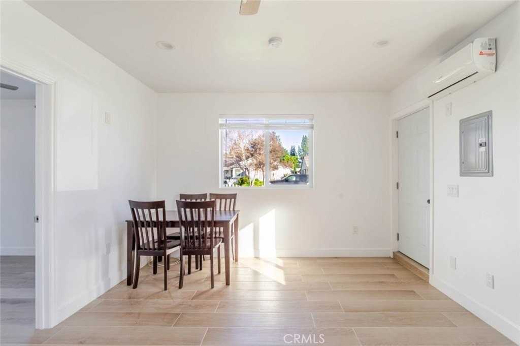 7027 Keokuk Ave - Photo 4 of 18