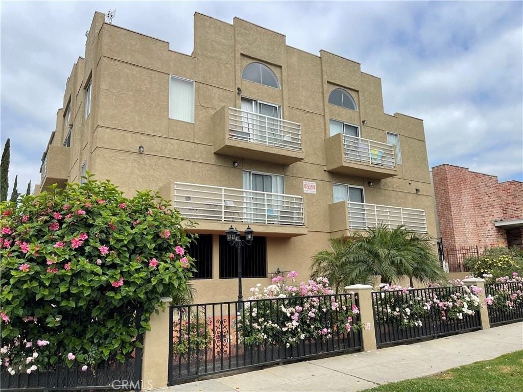 14105 Califa St #105 - Photo 2 of 11