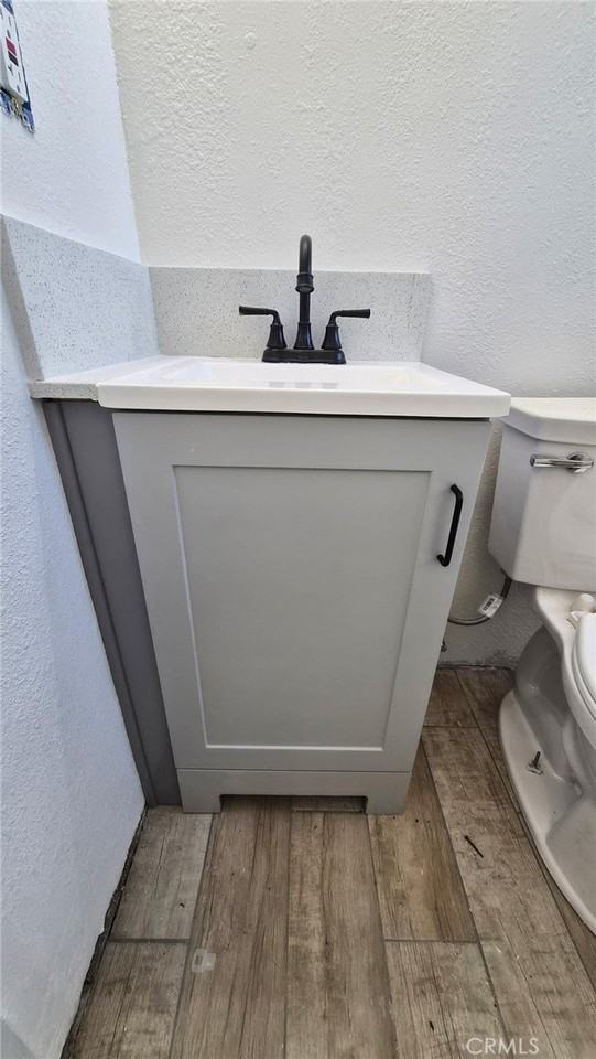 645 S Gerhart Ave - Photo 4 of 4