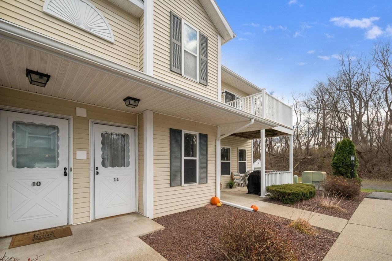 1911 Cambridge Manor Dr - Photo 3 of 33