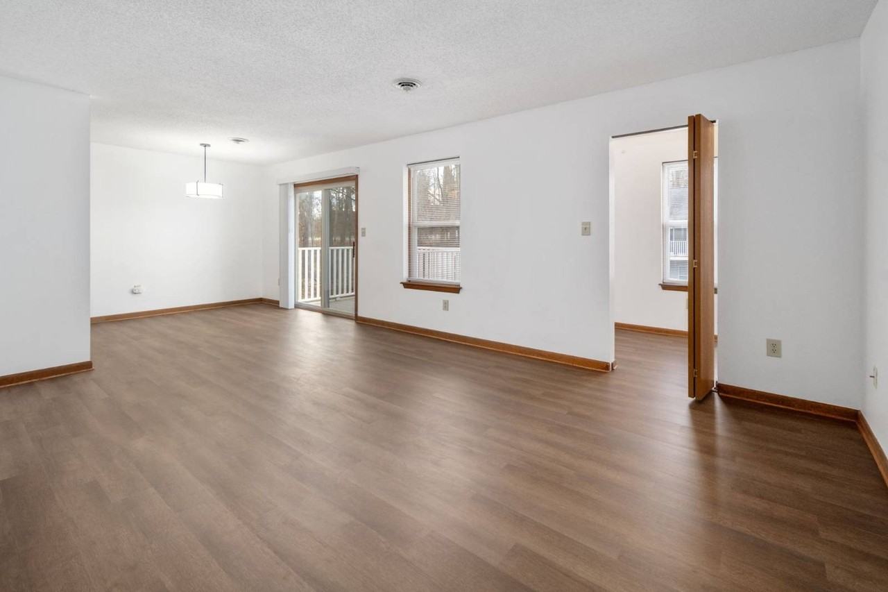 1911 Cambridge Manor Dr - Photo 6 of 33