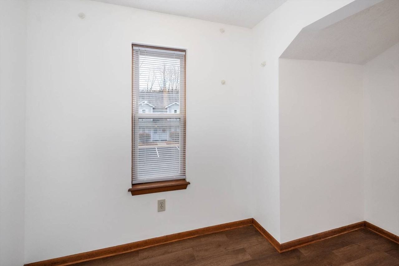 1911 Cambridge Manor Dr - Photo 7 of 33