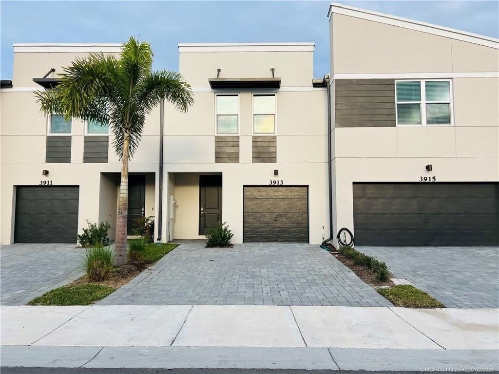 3913 Se Mentmore Ln - Photo 3 of 50