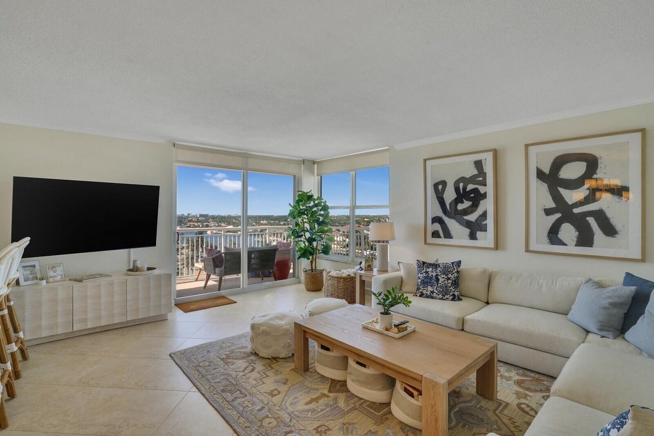 1051 Hillsboro Mile #902E - Photo 3 of 46