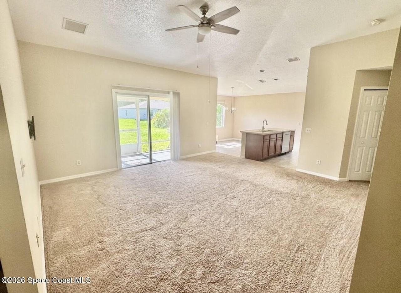 1072 Flintlock Ave Se - Photo 2 of 11