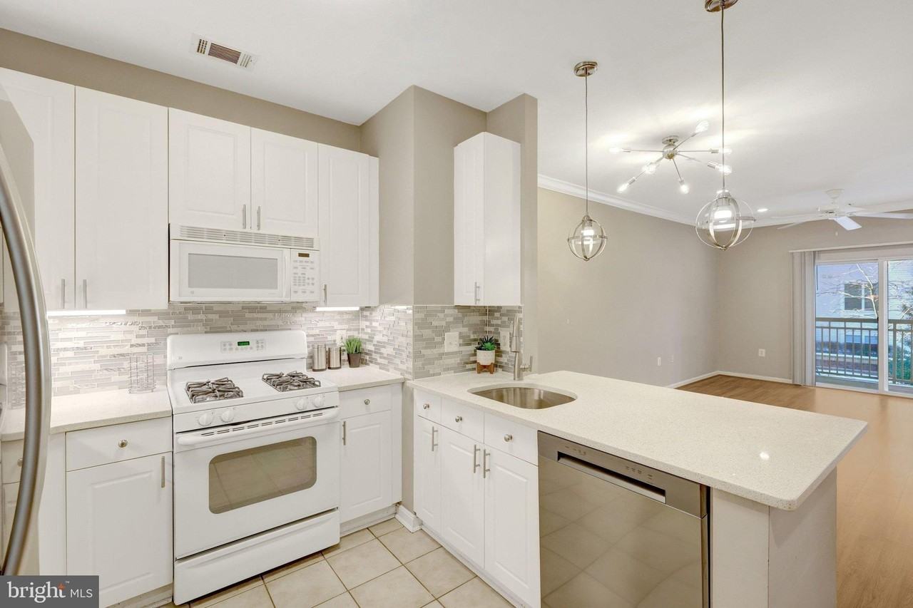 2791 Centerboro Dr Apt 284 #284 - Photo 5 of 50