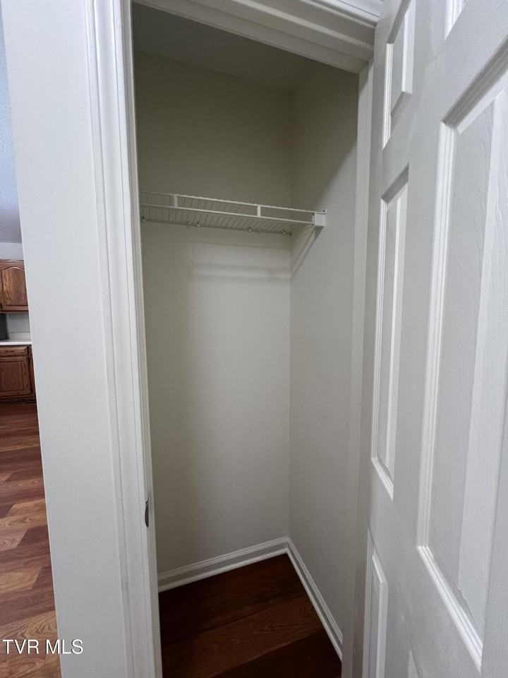 423 Fairgrounds Rd Apt 7 #7 - Photo 6 of 23