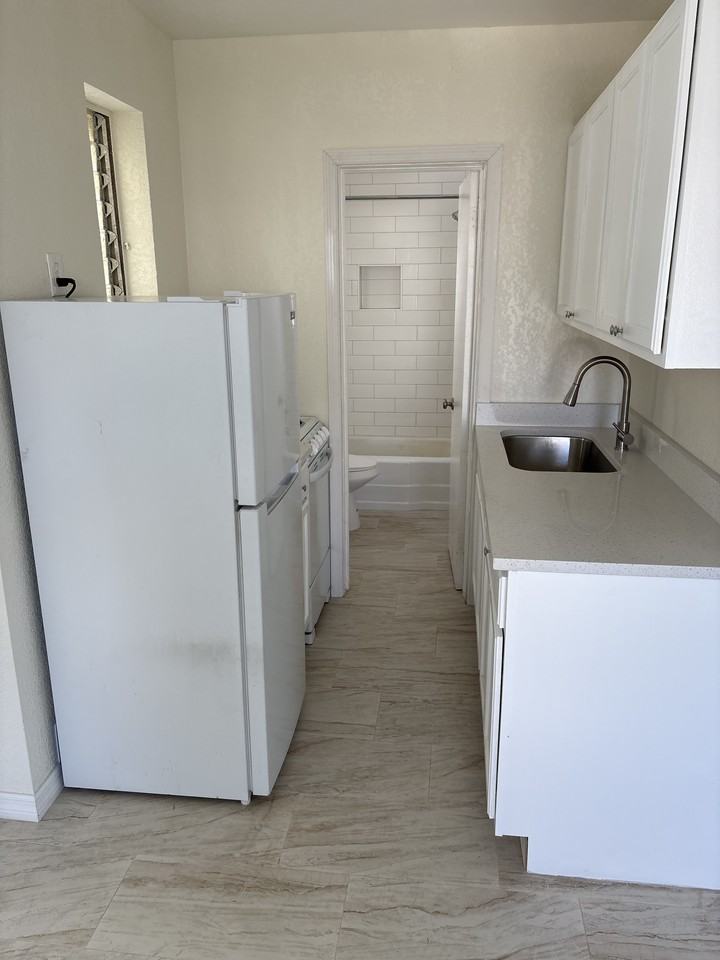 740 North Grandview Avenue #3 - Photo 3 of 12