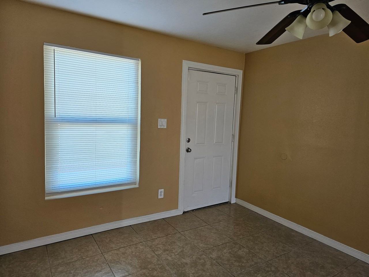 ORE01H- 2238 E Polk - Photo 3 of 28