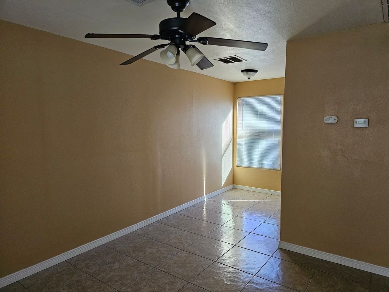 ORE01H- 2238 E Polk - Photo 4 of 28