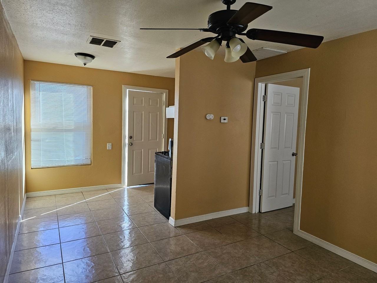 ORE01H- 2238 E Polk - Photo 5 of 28