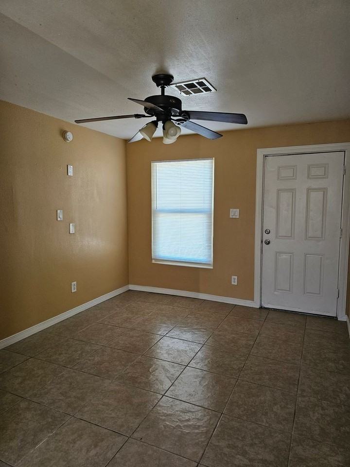 ORE01H- 2238 E Polk - Photo 7 of 28