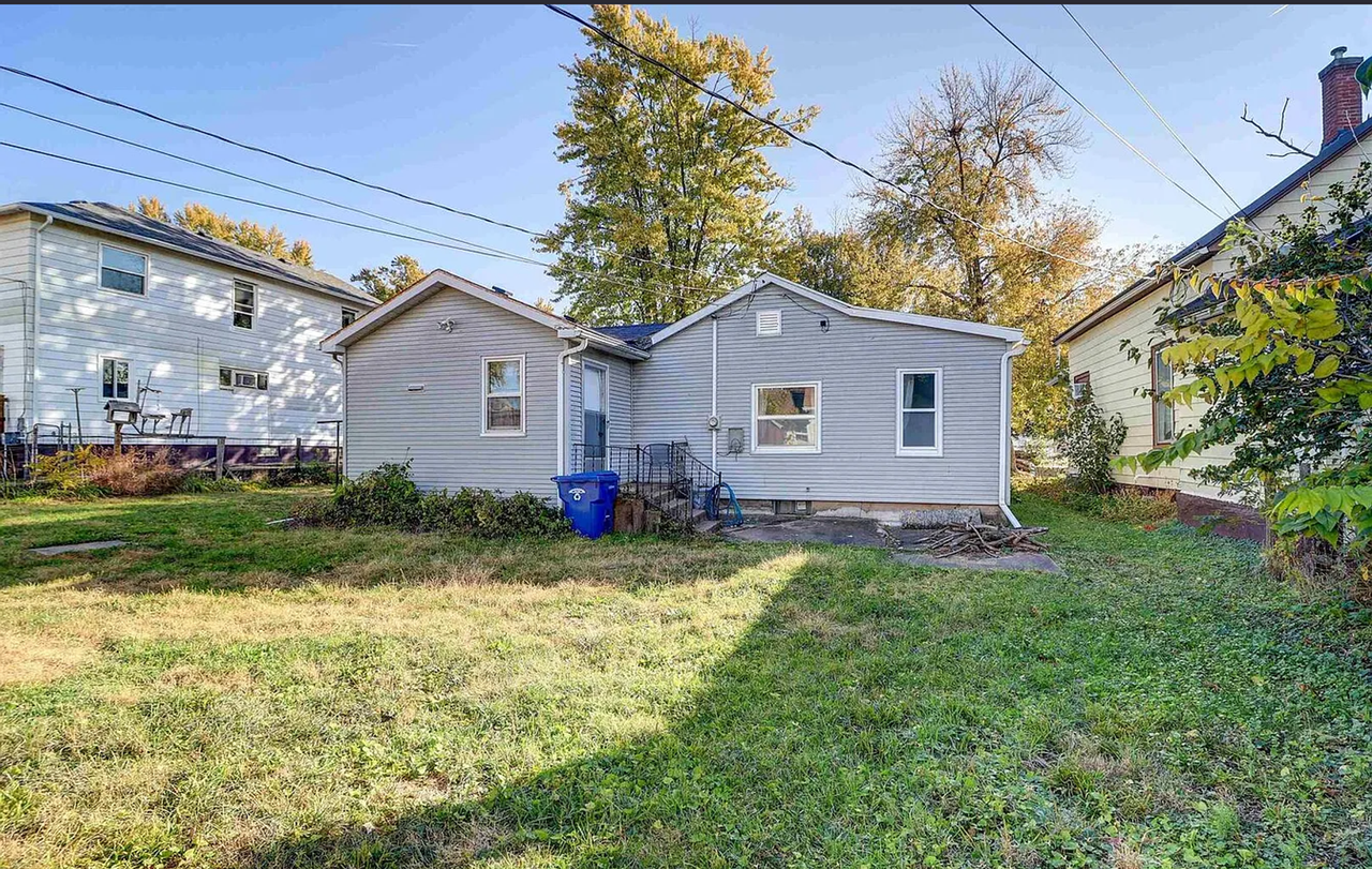 2002 Garfield St - Photo 3 of 5