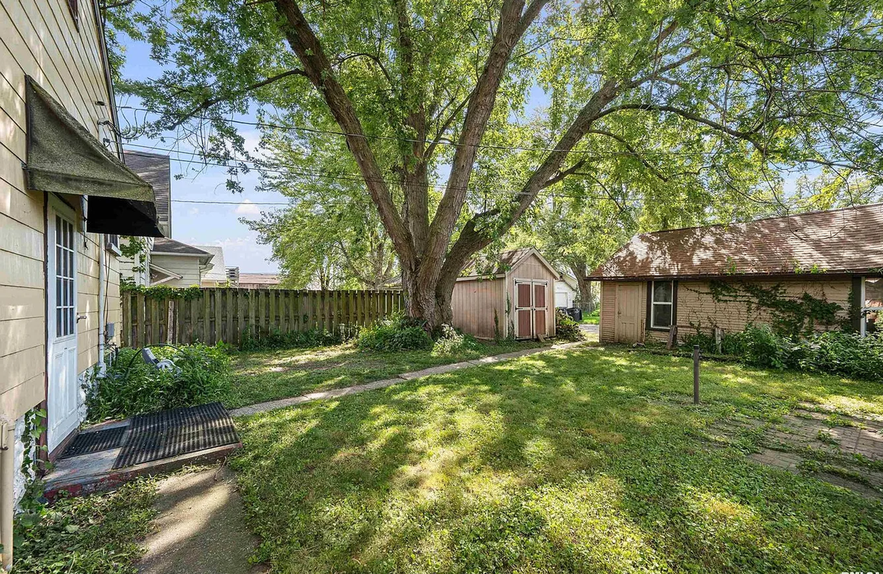 1706 29th St - Photo 4 of 6