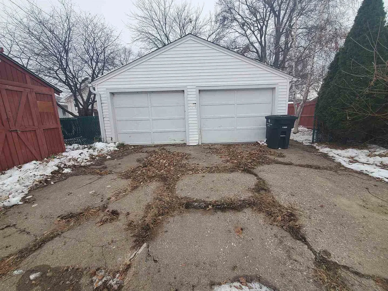 1517 32nd St - Photo 2 of 5