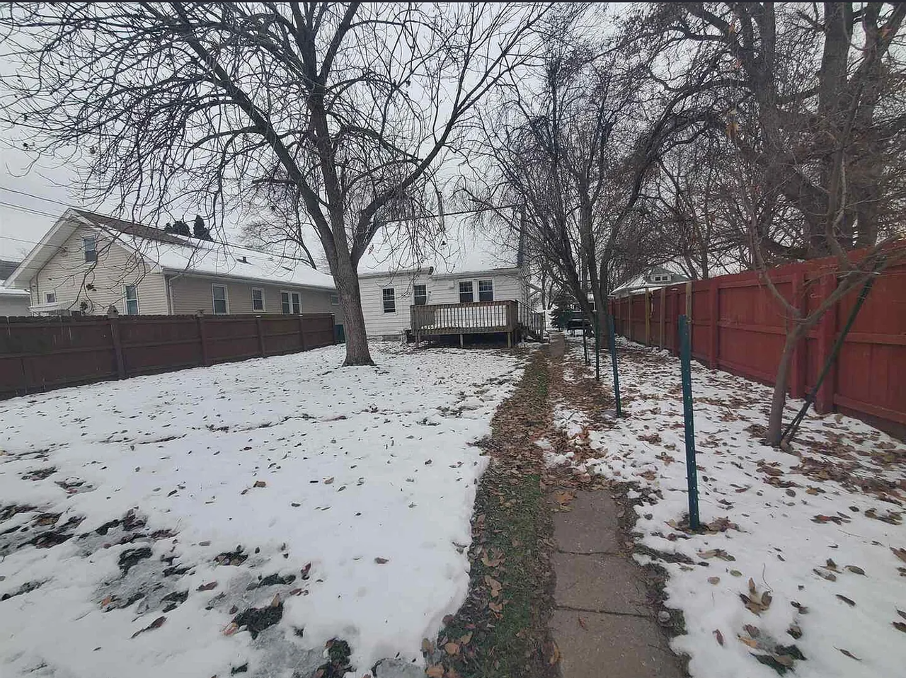 1517 32nd St - Photo 3 of 5