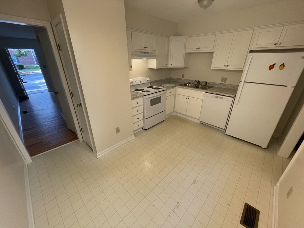 210 S Hollybrook Rd #5 - Photo 5 of 15