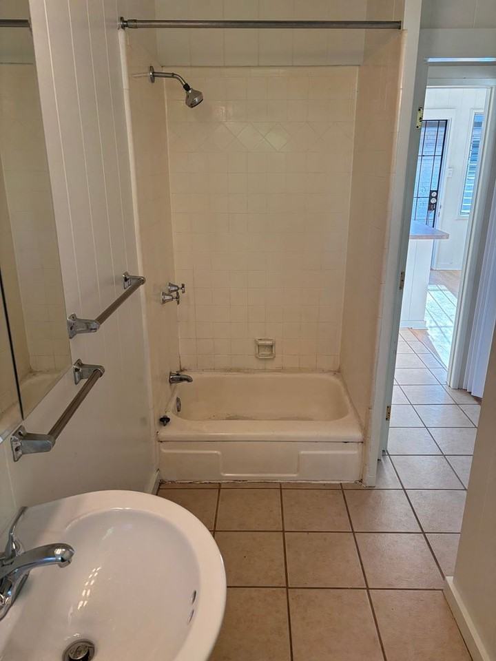 1218 Makaloa St #6 - Photo 7 of 9