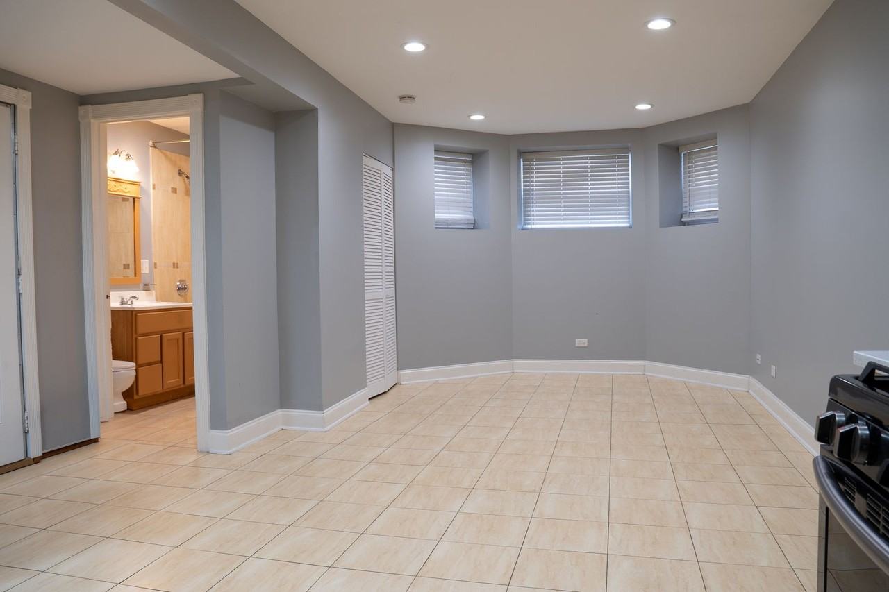 6605 S Kimbark Ave - Photo 4 of 19