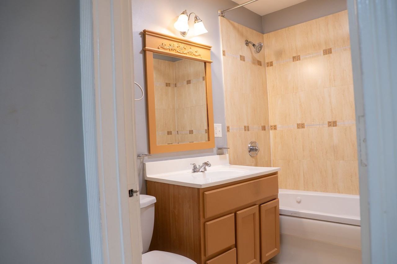 6605 S Kimbark Ave - Photo 6 of 19