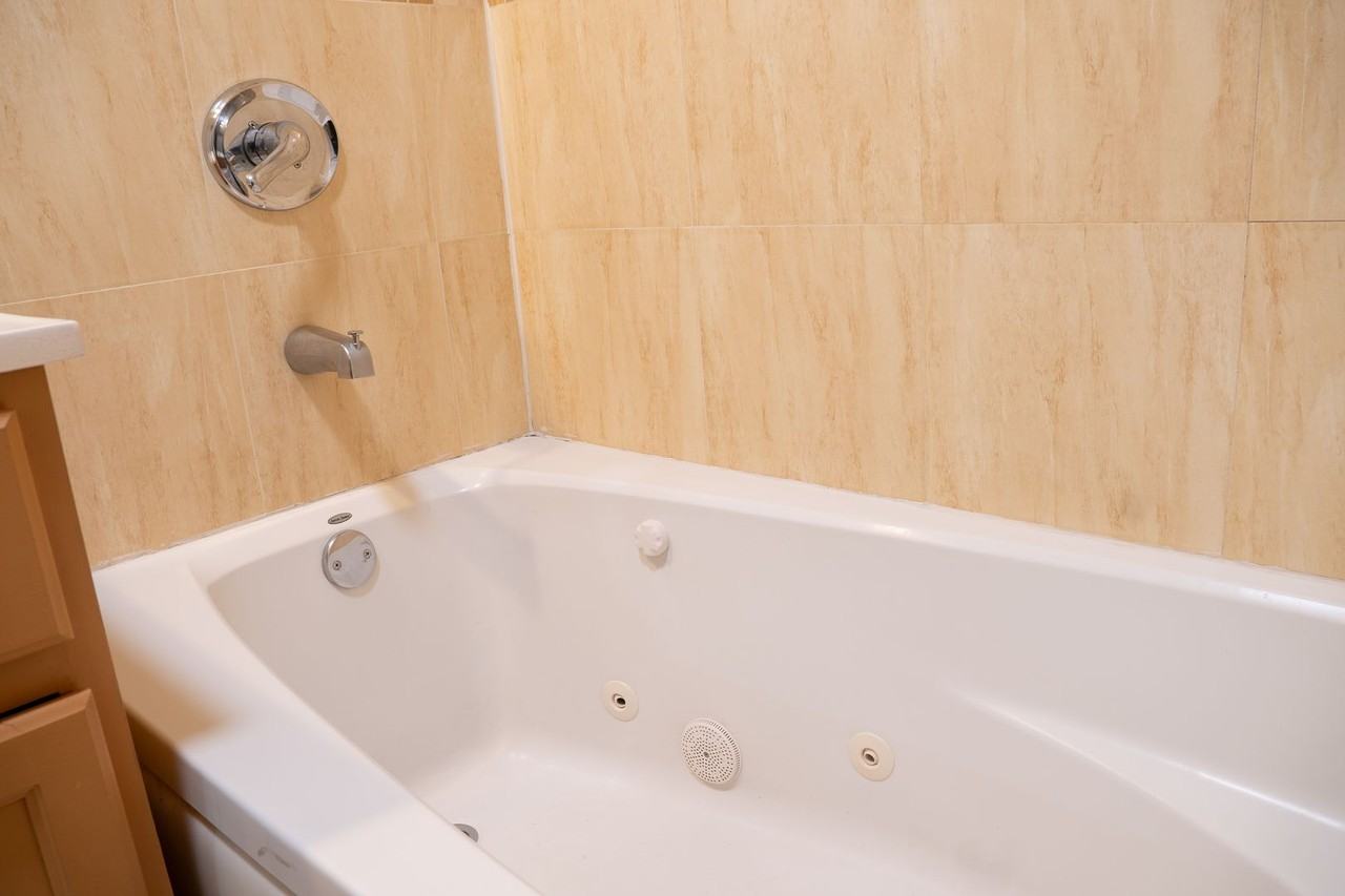 6605 S Kimbark Ave - Photo 7 of 19