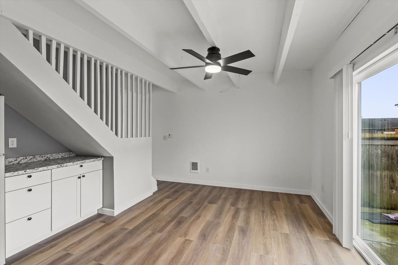 8803 11th St Ne - Photo 4 of 23