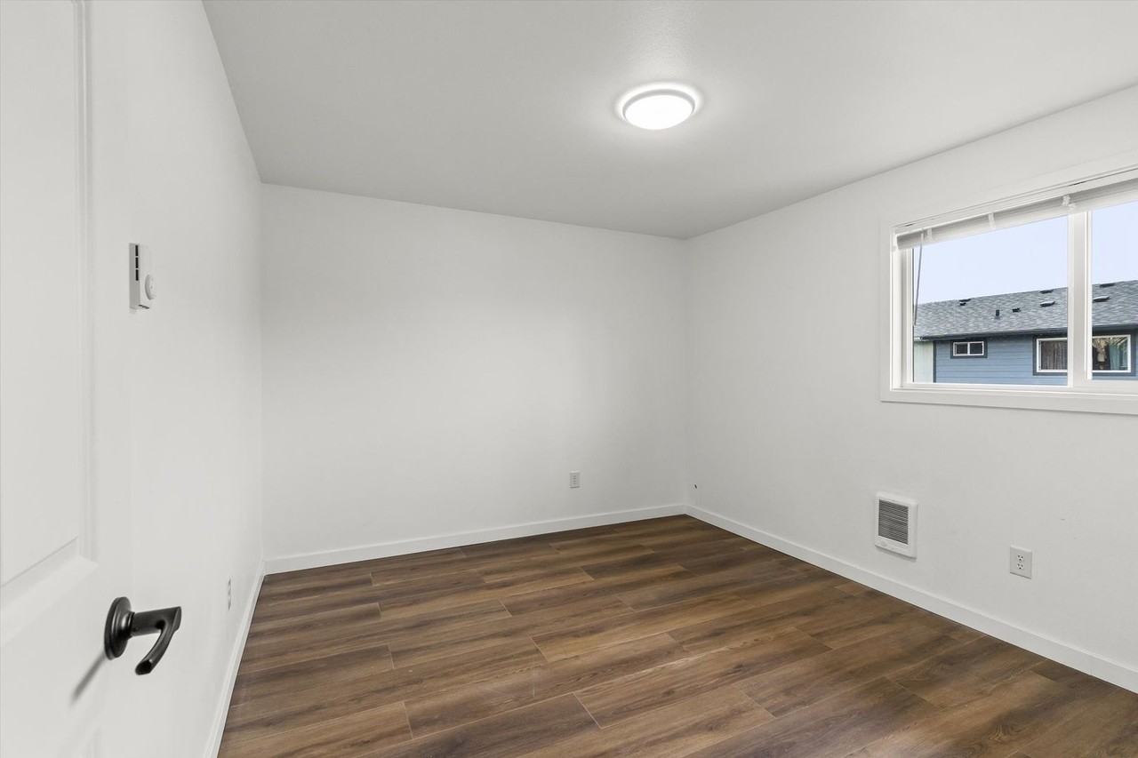 8803 11th St Ne - Photo 6 of 23